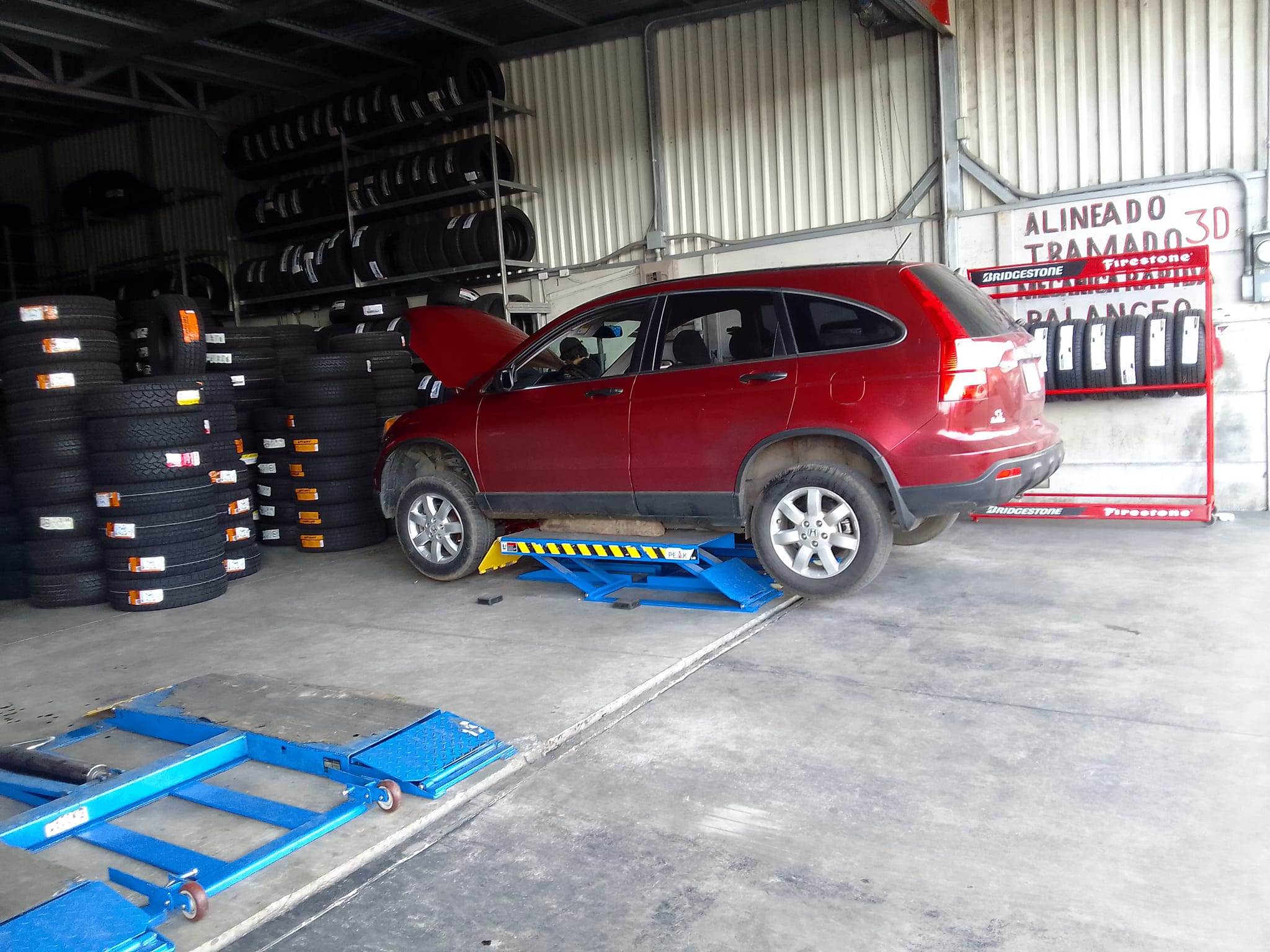 Área de balanceo y cambio de llantas